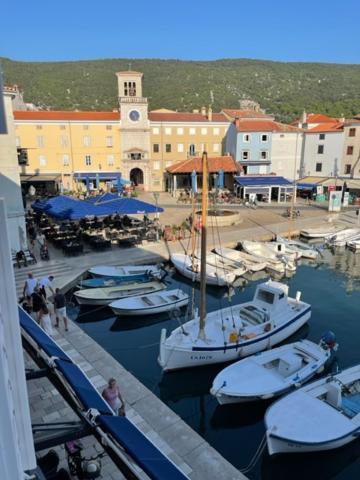 Apartment Concetta Cres Bagian luar foto