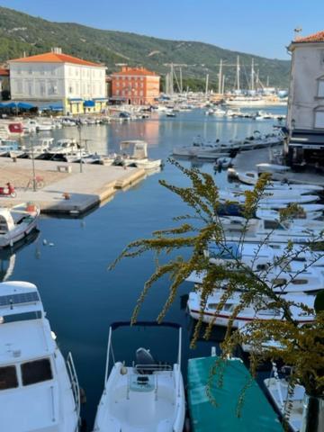Apartment Concetta Cres Bagian luar foto